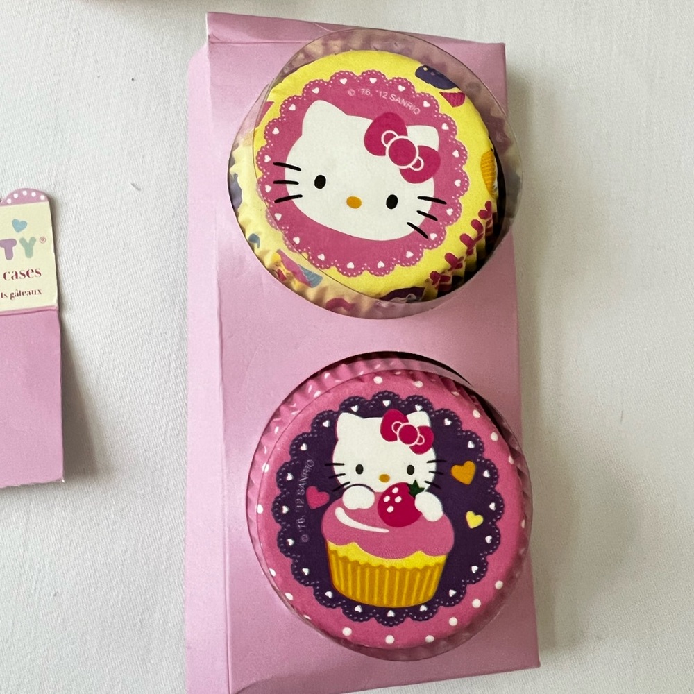 Hello Kitty assorted cupcake liners - Picture 3 of 6